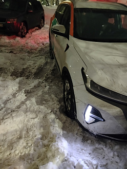 помогите пожалуйста,  застряла машина в снегу, дернуть пол метра  вытащить застрявшую машину Черри тиго 7 про макс