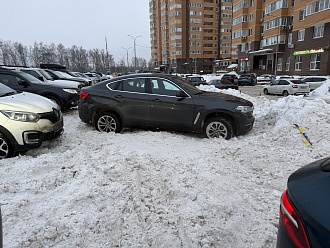 Застрял в колее поперёк дороги, колеса, машина села на брюхо. вытащить застрявшую машину Bmw x 3.