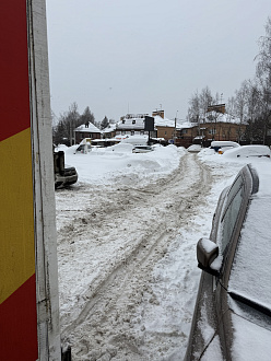 помогите, вытащить машину, застрял в калие на парковке, нужно дернуть метров 10-30 до асфальта вытащить застрявшую машину Соллерс Атлант 