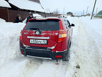 помогите, застрял в СНТ. Нужно дёрнуть. Троса нет. вытащить застрявшую машину Dongfeng H30 Cross