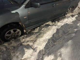 Ланцер 9 универсал, сел на брюхо, передние оба колеса вывешены, коробка автомат. вытащить застрявшую машину Митсубиси