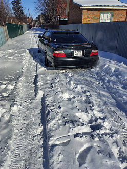 Съехал с колеи в сугроб вытащить застрявшую машину Тойота Чайзер