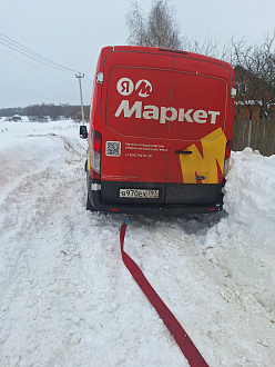 помогите пожалуйста,  очень рыбный снег, при попытке выдернуть троссом стягивает больше в кювет  вытащить застрявшую машину Форд транзит