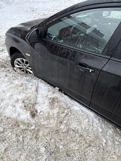 Застряла просто в городе, возле жилого дома, во дворе. вытащить застрявшую машину Шевроле монза.