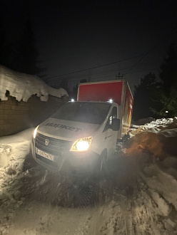 Встала сцепа чуть чуть заехал в сугроб, финансовое положение плохое только если потом закину вам, прошу помощи вытащить застрявшую машину Gazel