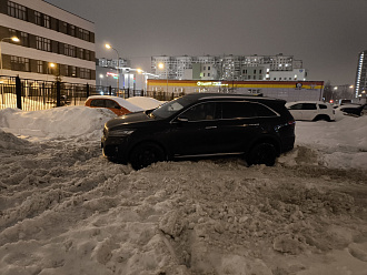 прошу помощи,  вытащить застрявшую машину Киа