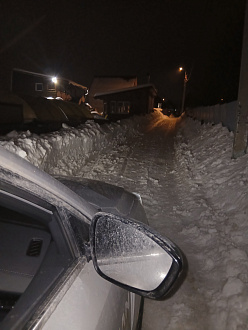 Застрял на дороге грунтовой к дому, снесло на боковой снег, в глубокой колее, встал, асфальт в 500 метрах вытащить застрявшую машину Чанган