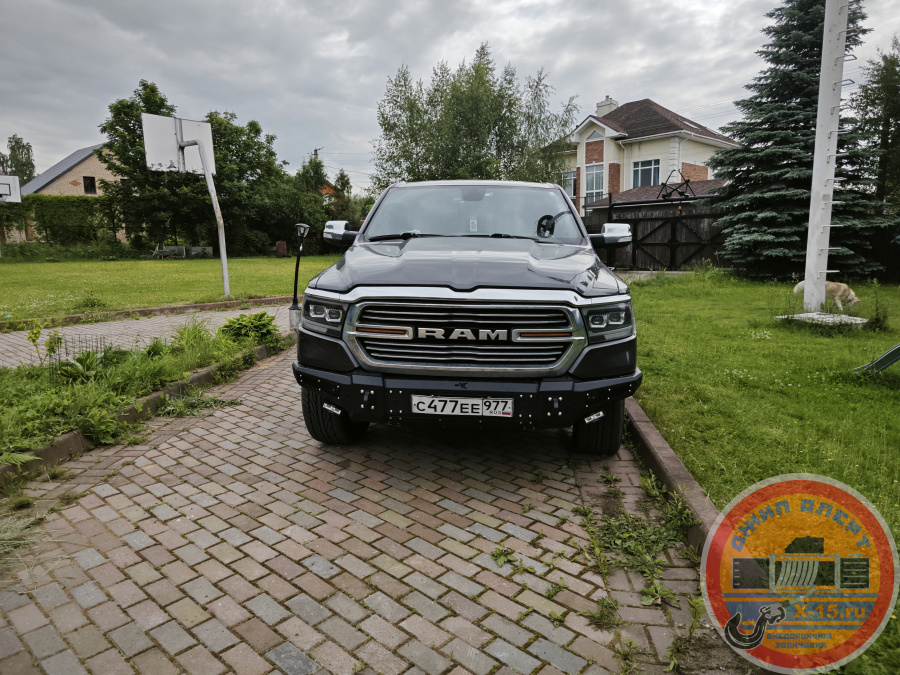 фото застрявшего Ram 1500 