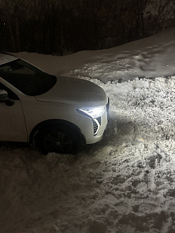 помогите пожалуйста, застрял на подъеме, каша под колесами, зарываюсь, частный сектор, не знаю что делать вытащить застрявшую машину Haval Jolion