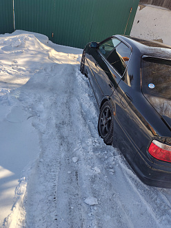 помогите пожалуйста,  зарылся  вытащить застрявшую машину Тойота Чайзер