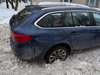 помогите пожалуйста,  застрял в колее перегородил выезд. Дернуть 15 м до почищенного вытащить застрявшую машину Bmw 5