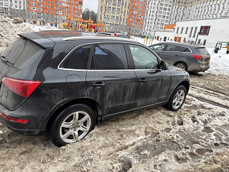 Застрял на парковке, посадил машину на брюхо вытащить застрявшую машину Audi q5 8r