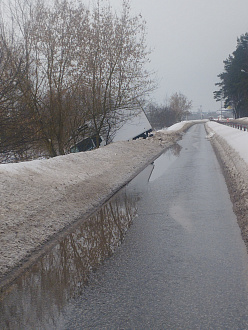 Улетел с дороги в кувет на грузовике машина пустая вес около3,5 т 
Ширина дороги 1 полоса, троссовое ограждение вытащить застрявшую машину Исузу