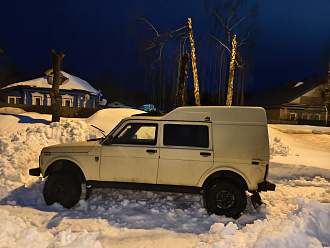 Помогите вытащить, отвалился задний привод, на переднем не сдвинуться. В целом дорожку плотную прокатал до места поломки. До асфальта 50метров вытащить застрявшую машину не указано