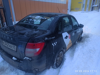 Машина сползла с колеи во дворе и двумя колёсами попала в мягкий снег. Троса нет, порвали при попытке выдернуть на , , . вытащить застрявшую машину Лада Гранта
