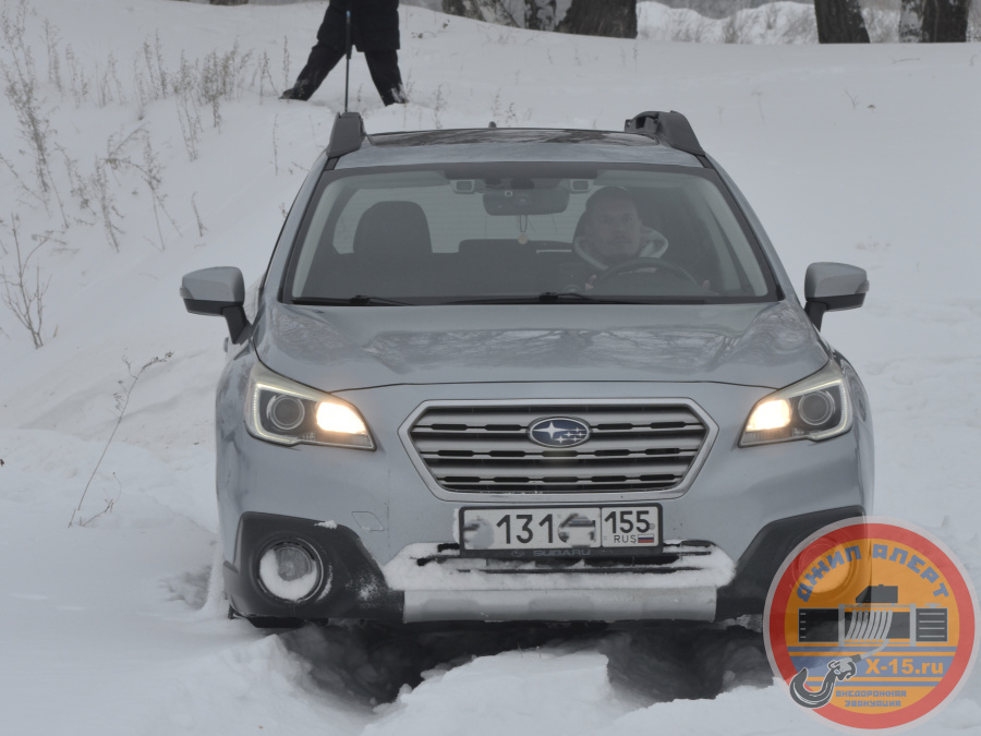 фото застрявшего Subaru Outback  