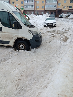 Застрял во дворе, в снегу. Трос есть, поезд возможен вытащить застрявшую машину Ситроен джемпер фургон