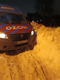 прошу помощи,  вытащить машину, снесло в сугроб  вытащить застрявшую машину Газель