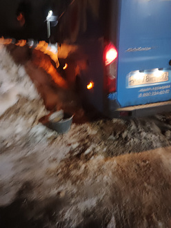прошу помощи,  вытащить машину, снесло в сугроб  вытащить застрявшую машину Газель