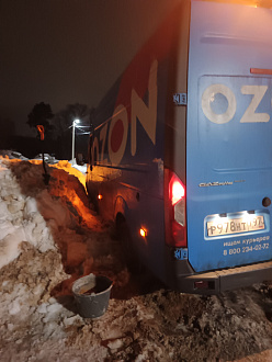 прошу помощи,  вытащить машину, снесло в сугроб  вытащить застрявшую машину Газель