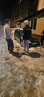 помогите пожалуйста,  лебедкой сорвать с места динамикой даже не шевелится вытащить застрявшую машину Форд