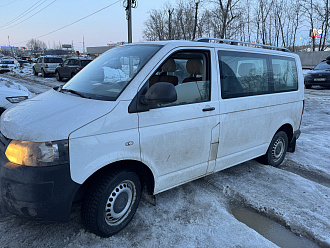 помогите, застрял на стоянке, в колее, необходимо дернуть метра 2 вытащить застрявшую машину Каравелла