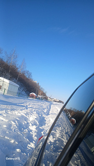 Застряли в снегу, нужна машина не меньше крузака или трактор, троса нет вытащить застрявшую машину Toyota Land Cruser