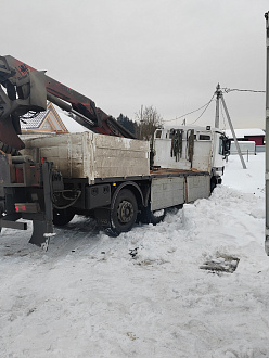 Застрял на выгрузке,грузовой автомобиль,на спуске с горы вытащить застрявшую машину Мерседес