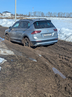 Очень прошу помощи, застряли  вытащить застрявшую машину Tiguan
