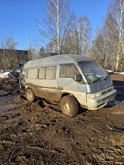 прошу помощи, опять застряли) вытащить застрявшую машину Опять застряли)нужно вытащить трос есть)