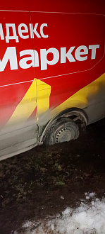 прошу помощи, вытащить машину, увяз в грязи, при въезде в деревню первый поворот слева, заканчивается топливо вытащить застрявшую машину Ford Transit