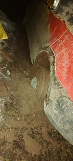 прошу помощи, вытащить машину, увяз в грязи, при въезде в деревню первый поворот слева, заканчивается топливо вытащить застрявшую машину Ford Transit