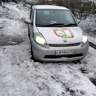 Застряла в частнике выбросила из колеи села пузом на лёд. вытащить застрявшую машину Toyota passo