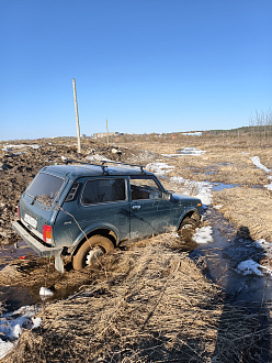 Застрял в поле, мордой в овраг, 300 м от асфальта вытащить застрявшую машину Нива