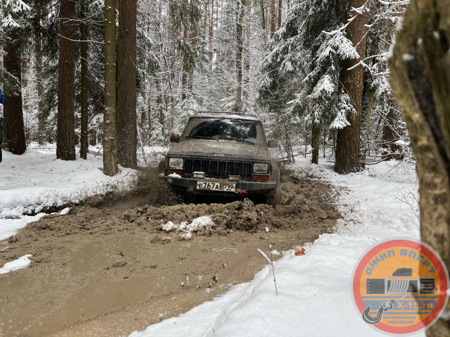 фото застрявшего Jeep  
