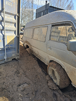 помогите, опять застряли трос есть) вытащить застрявшую машину Опять застряли)нужно вытащить трос есть)