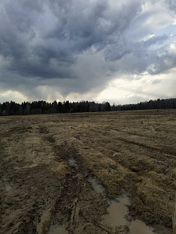 помогите пожалуйста,  застрял в поле нужно немного дернуть вытащить застрявшую машину Ленд ровер фрилендер 2 