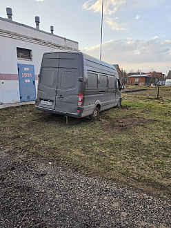 Застрял на газоне. Нужно дернуть вытащить застрявшую машину Соллерс атлант
