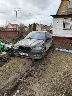 прошу помощи, застряли на участке   вытащить застрявшую машину Бмв
