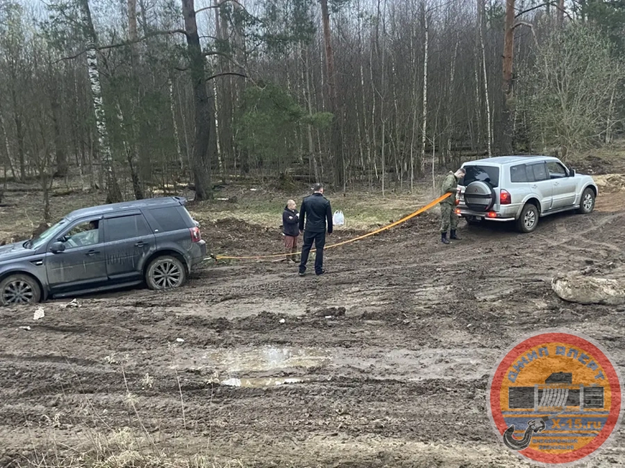 фото застрявшего Mitsubishi Pajero III 