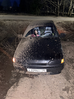 помогите, нужно дернуть машину, только крюка взади нету, вытащить 2-3 метра  вытащить застрявшую машину не указано