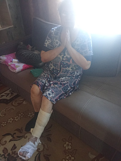 Мне надо с женой 13 апреля в 10 часов утра быть в Иволгинском суде,а у меня жена сломала ногу,так как оплачивали адвоката, ущерб на данный момент находимся в трудном финансовом положении и не сможем нанять такси вытащить застрявшую машину Я хочу наоборот попросить у вас помощи