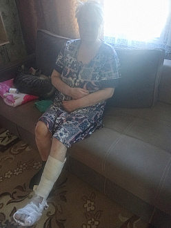 13 апреля нам с женой надо ехать в Иволгинском суд,жена сломала ногу,на электричке не сможет,а такси очень дорого,после наема адвоката и выплаты ущерба мы сейчас находимся в тяжёлой финансовой ситуации,помогите пожалуйста.Нас там ждёт сын. вытащить застрявшую машину Я хочу попросить у вас помощи