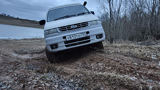 помогите пожалуйста,  дёрнуть автомобиль,  не смог подняться на гору,  не доехал 5 метров стянуло. вытащить застрявшую машину Форд Фреда