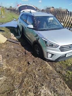 Застрял на даче, на дороге грязь. вытащить застрявшую машину Hyundai creta.