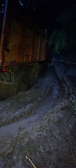 Застрял в лесу вытащить застрявшую машину Татра