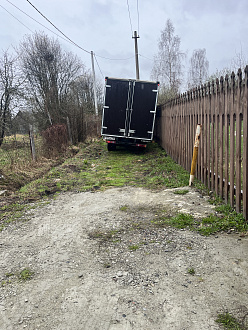 Сдавал задом на газели 
Машина провалилась в землю и потихоньку заваливается на забор
Нужно авто с лебедкой вытащить застрявшую машину Газель