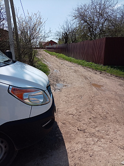 помогите пожалуйста,  застрял в грязи, дёрнуть до сухой дороги 10 метров вытащить застрявшую машину Sollers Atlant