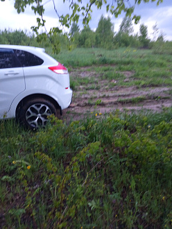 Застряли в поле вытащить застрявшую машину Лада
