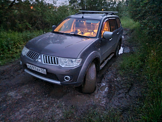 Застрял в колее, до жесткого покрытия 10м, до дороги общего пользования 700 м вытащить застрявшую машину Мицубиши паджеро спорт